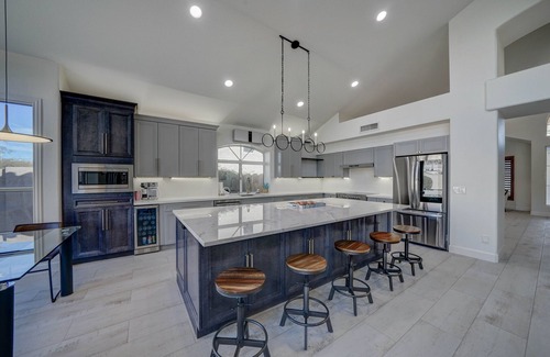 Camelot Ridge House | Mountain Views Heated Pool Hicking Trailheads 5 Beds 3 Baths Full Remodel Golf