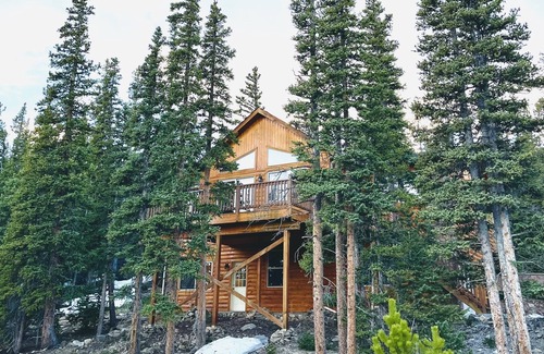 Valley of the Sun Cabin | Mountain Views | Hot Tub | Fast Wi-Fi | Near Fairplay and Breckenridge