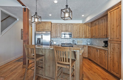 North Park City House | Mountain Views+ location+2 living areas+2 fireplaces+hot tub