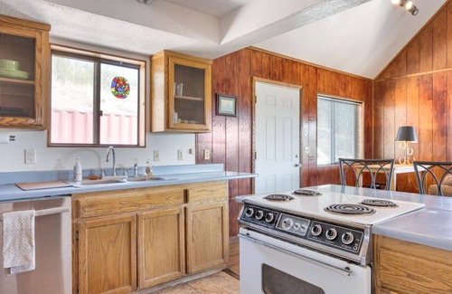 Springerville House | Mountain Views on Hillside in Eager