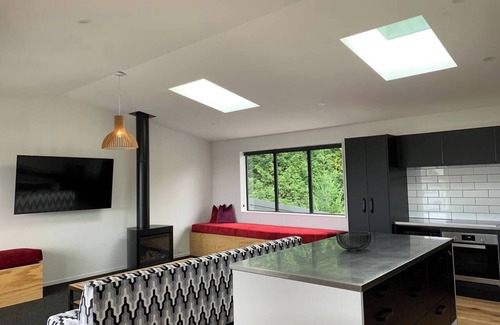 Queenstown House | Mountain Views On Queenstown Hill With Hot Tub!