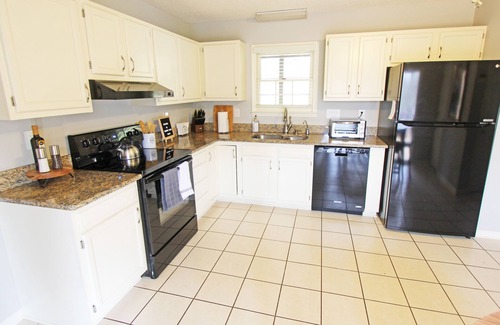 Fletcher House | Mountain Views & Solitude. This is Shadow Ridge. Hot Tub.