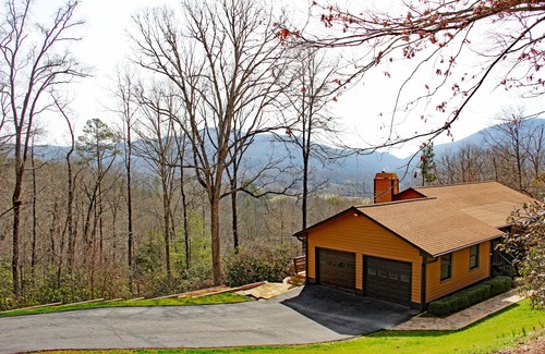 Fletcher House | Mountain Views & Solitude. This is Shadow Ridge. Hot Tub.
