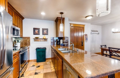 Copper Mountain Village Condo | Mountain Views in Center Village - Shared Hot Tub & Sauna, WiFi & Walk to Lifts