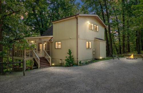 The Woods House | Mountain Views w Fire Pit Deck Grill & Amenities
