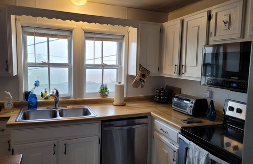 Jellico House | Mountain Views, Walking distance to State Park