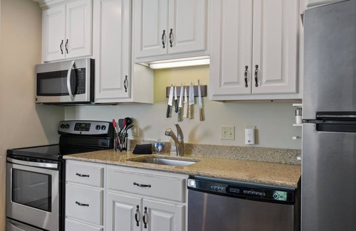 Boyne Falls Condo | Mountain Villa Condo | Short Walk to Slopes | Community Pool | 3 Bedroom