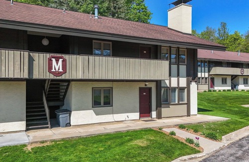 Boyne Falls Condo | Mountain Villa Condo | Short Walk to Slopes | Community Pool | 3 Bedroom