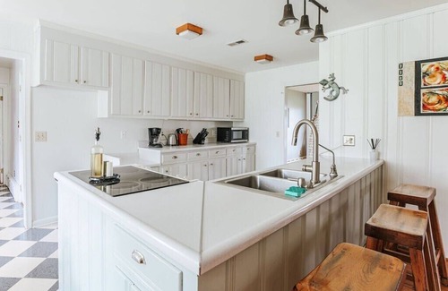 Waynesboro House | Mountain Vista: Game Room + Views
