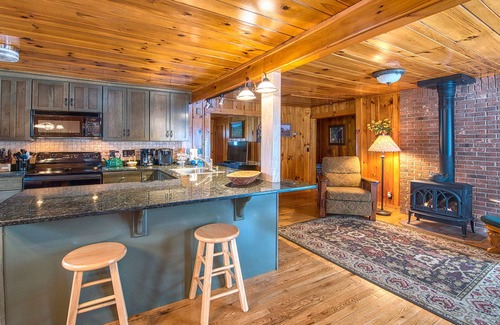 Maggie Valley House | Mountains, Hiking, Fishing & Fun Nearby