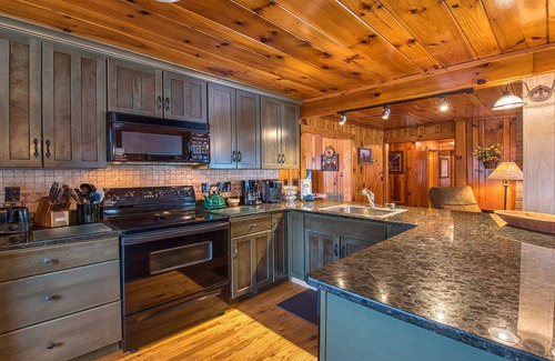 Maggie Valley House | Mountains, Hiking, Fishing & Fun Nearby