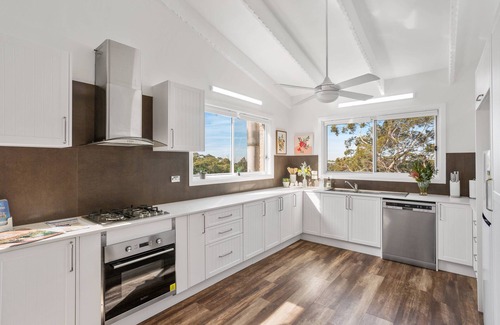 Mount Riverview House | Mountains Retreat For A Couple King Bed/Ensuite