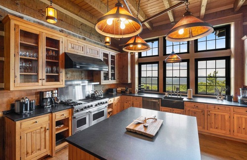 Ludlow House | Mountainside 5-BR Ski-In/Out Okemo Villa