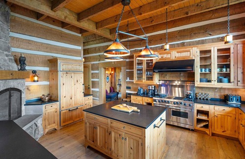 Ludlow House | Mountainside 5-BR Ski-In/Out Okemo Villa