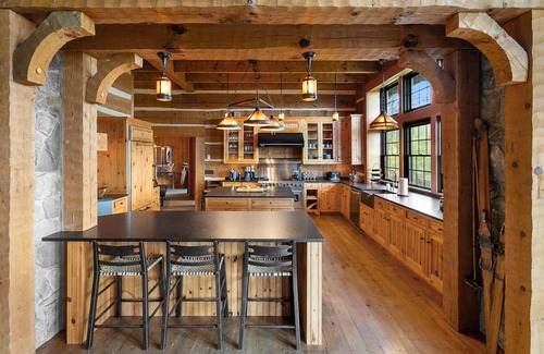 Ludlow House | Mountainside 5-BR Ski-In/Out Okemo Villa