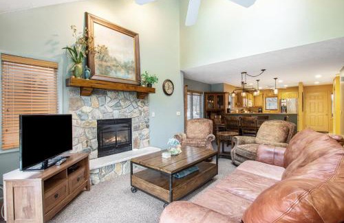 Thompsonville House | Mountainside 612