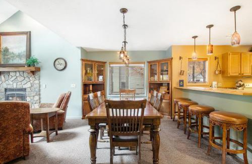 Thompsonville House | Mountainside 612