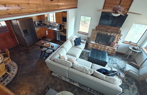 Medicine Park Cabin | Mountainside cabin in Medicine Park-stunning views-borders Ft. Sill-Sleeps 16