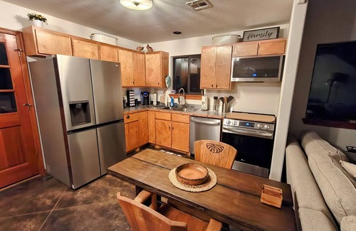 Medicine Park Cabin | Mountainside cabin in Medicine Park-stunning views-borders Ft. Sill-Sleeps 16