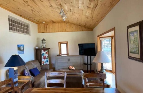 Loghill Village Cabin | Mountainside cabin, stunning views, spacious