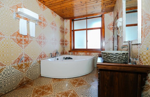Yongding Hotel | mountainside