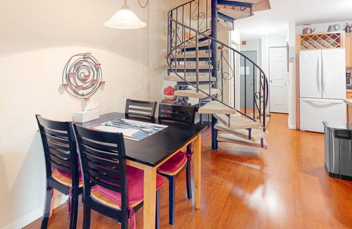 Alyeska Condo | Mountainside condo with grill, gas fireplace, W/D, & board games - walk to lifts