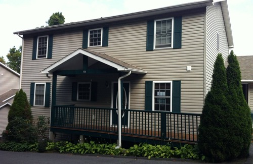 Blowing Rock Cottage | Mountainside Cottage! Great Views, Close to Appalachian Ski Mtn, Free WiFi!