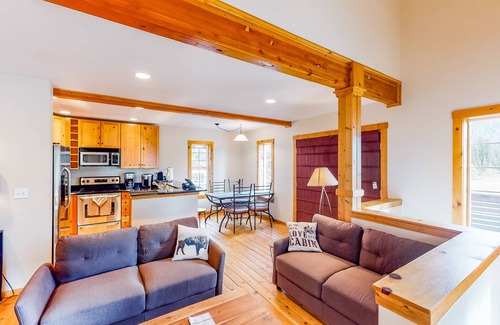Snoqualmie Pass House | Mountainside home with a private deck, balcony, bright interior & foosball