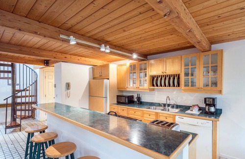 Telluride Condo | Mountainside Inn 3-Bedroom Condo With Private Hot Tub on the River