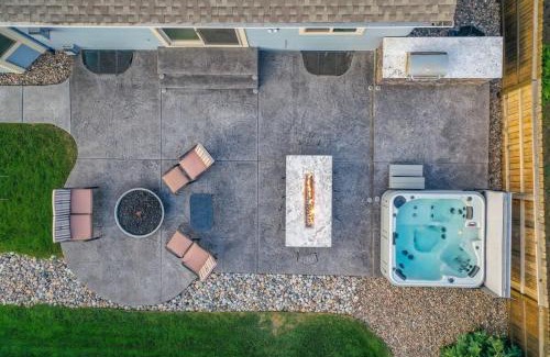 Cheyenne Meadows House | Mountainside View Firepit & Hot Tub