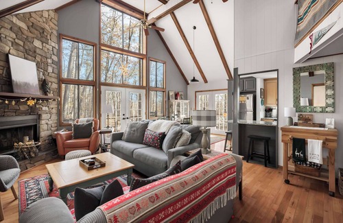 Berkeley Springs Ski Chalet | Mountainside w/Fireplace, Fire Pit, Deck, & WiFi
