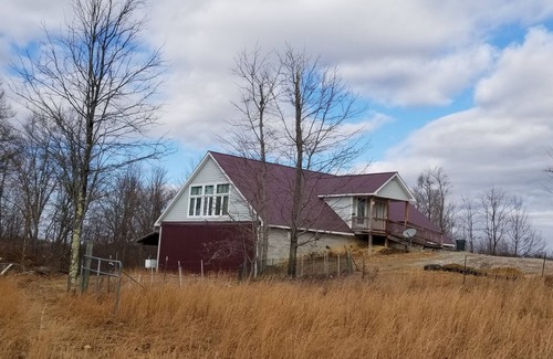 Adrian House | Mountaintop 2 BR Cottage on 100 peaceful acres