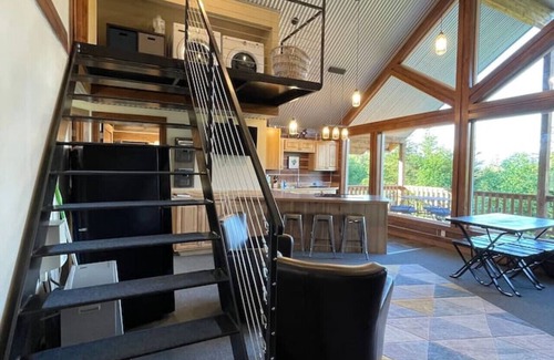 Bear Creek Cabin | MountainTop Cabin Seward