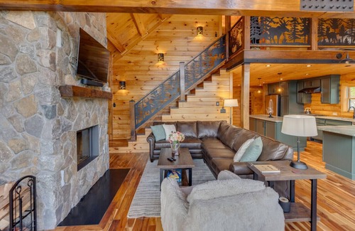 Thornton Cabin | Mountaintop Cabin with Incredible View