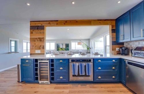 Lakeside House | Mountaintop Estate: Pool-Hot Tub-Theatre-Tiki Bar