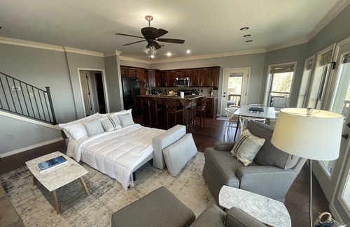 Russellville House | Mountaintop Retreat w/2 Decks & Breathtaking Views- Steps from Mt. Nebo Trails!