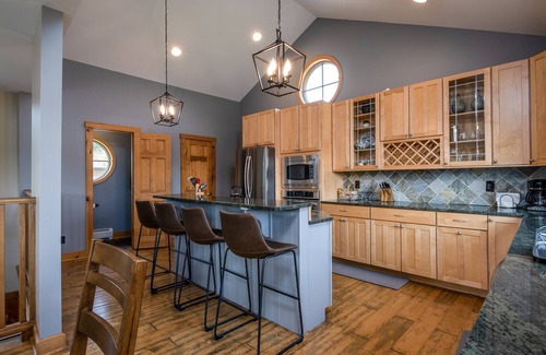 Ludlow Cabin | Mountainview Lodge - Newly Renovated Luxury Home <1 Mile To Okemo!