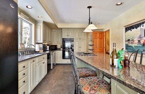 Killington House | MountainView - Luxurious 5800SF Retreat with Breathtaking 4-Season Views!