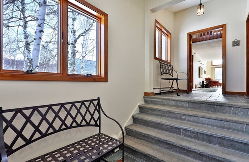 Killington House | MountainView - Luxurious 5800SF Retreat with Breathtaking 4-Season Views!