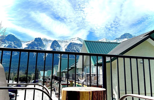 Harvie Heights Ski Chalet | MountainView/Private Chalet/Sleep 7/5 min from Canmore/2min to Banff gate