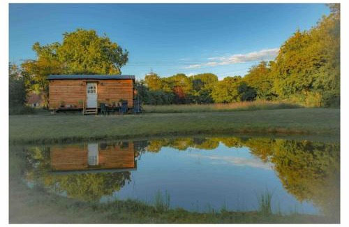 Willesborough Apartment | Mountbatten Shepherds hut & Buckhurst Shepherds hut