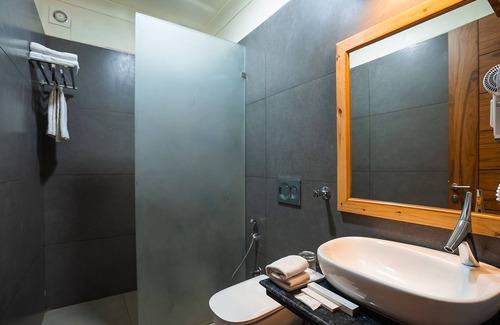 Sattal Hotel | Moustache Bhimtal Luxuria, Nainital