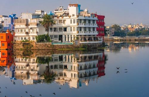 Lake Swaroop Sagar Hotel | Moustache Udaipur Verandah