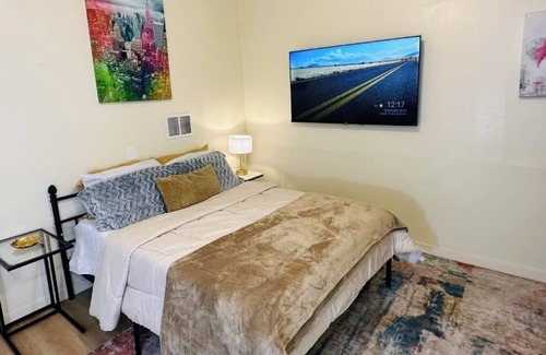 Central Sacramento Apartment | Movie Lover’s Themed Home! Queen suite + Snacks Included + HUGE TV!