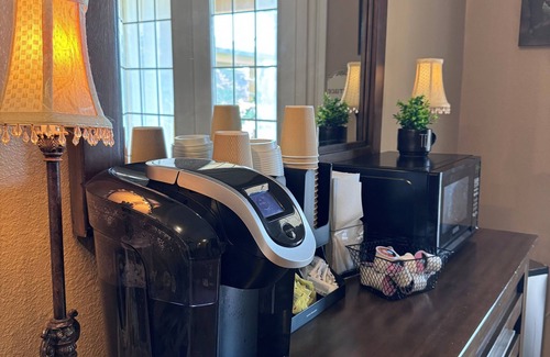 Lakeland Bed & Breakfast | Movie Night in the Enchanted Forest - Resort Style Pool, Theater & Game Room!