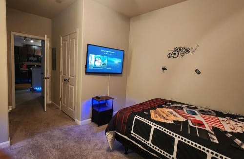 Executive Park Apartment | Movie Themed Family Get-a-way! Sleeps 7 Popcorn, Snacks, and Drinks, Included - Pools are still OPEN!