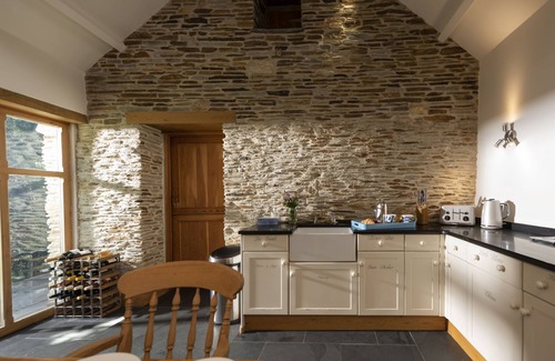 Winnard's Perch House | Mowhay Barn - a house that sleeps 8 guests in 4 bedrooms