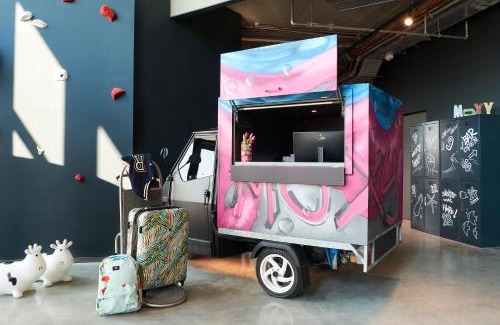 Hoofddorp Hotel | Moxy Amsterdam Schiphol Airport