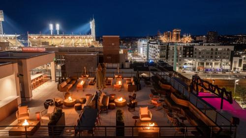 Central Business District Hotel | Moxy Cincinnati Downtown