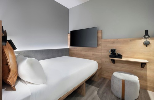 London City Centre Hotel | Moxy London Piccadilly Circus